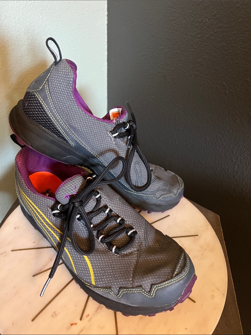 1 hour sale. Puma. Complete running shoe